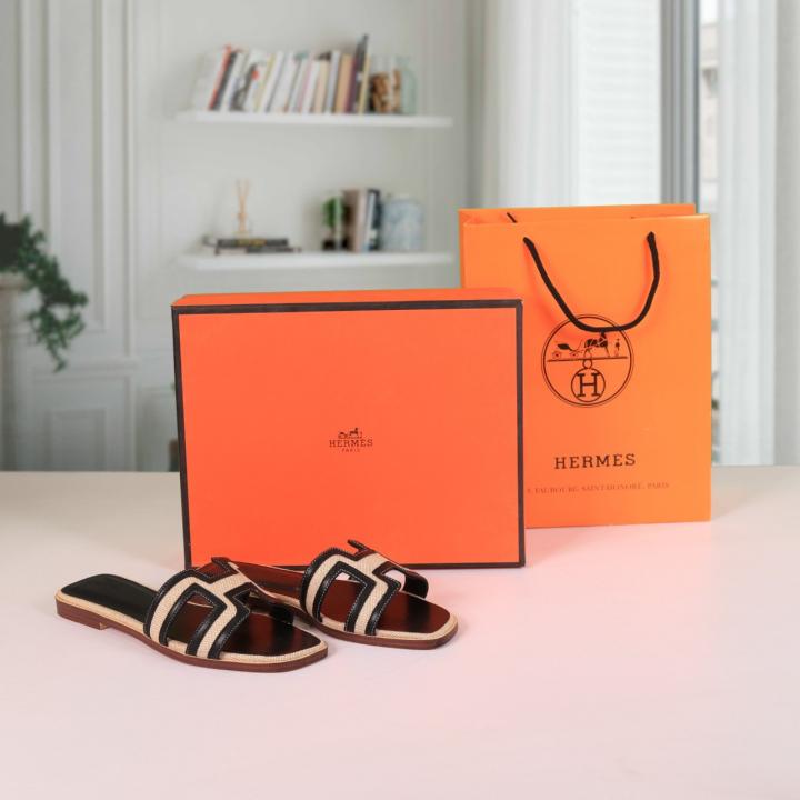 Hermes Paris Oran Flats With OG Box & Carry Bag