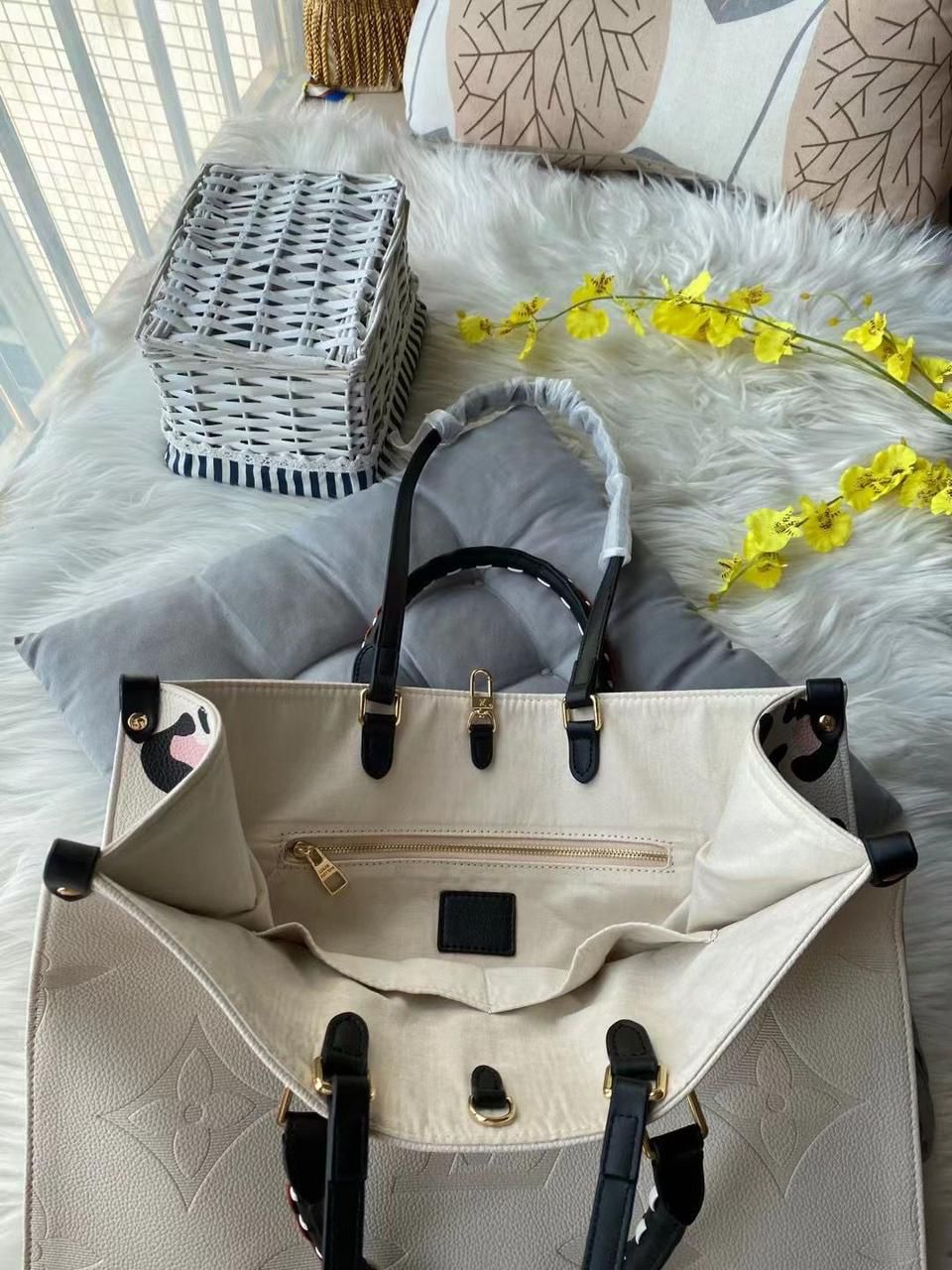 LOUIS VUITTON ON THE GO LEOPARD EDITION TOTE BAG - LABLEWHORE.COM