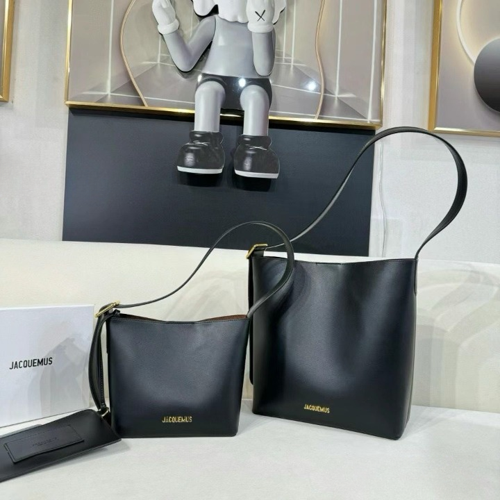 JACQUEMUS LE PETIT REGALO BUCKET BAG IN TOWN