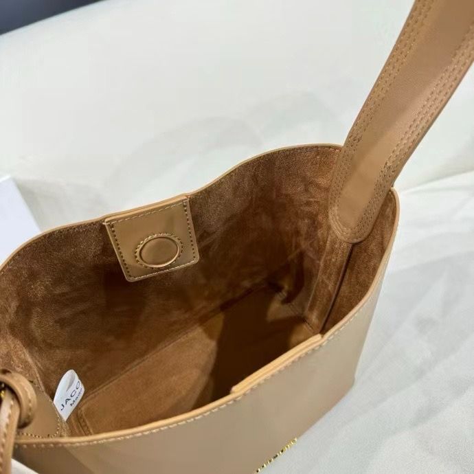 JACQUEMUS LE PETIT REGALO BUCKET BAG IN TOWN