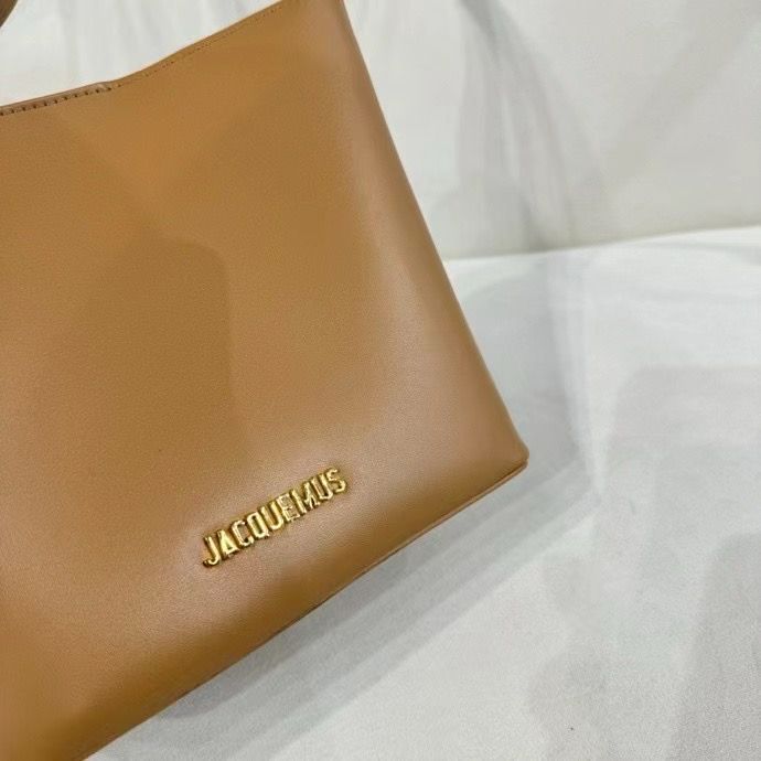 JACQUEMUS LE PETIT REGALO BUCKET BAG IN TOWN
