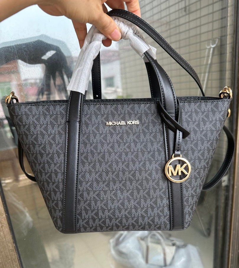 MICHAEL KORS PRATT BUCKET MEDIUM SIZED HANDBAG
