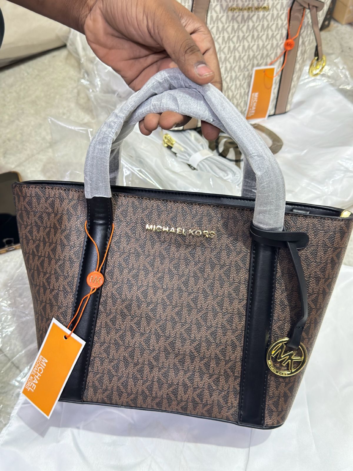 MICHAEL KORS PRATT BUCKET MEDIUM SIZED HANDBAG