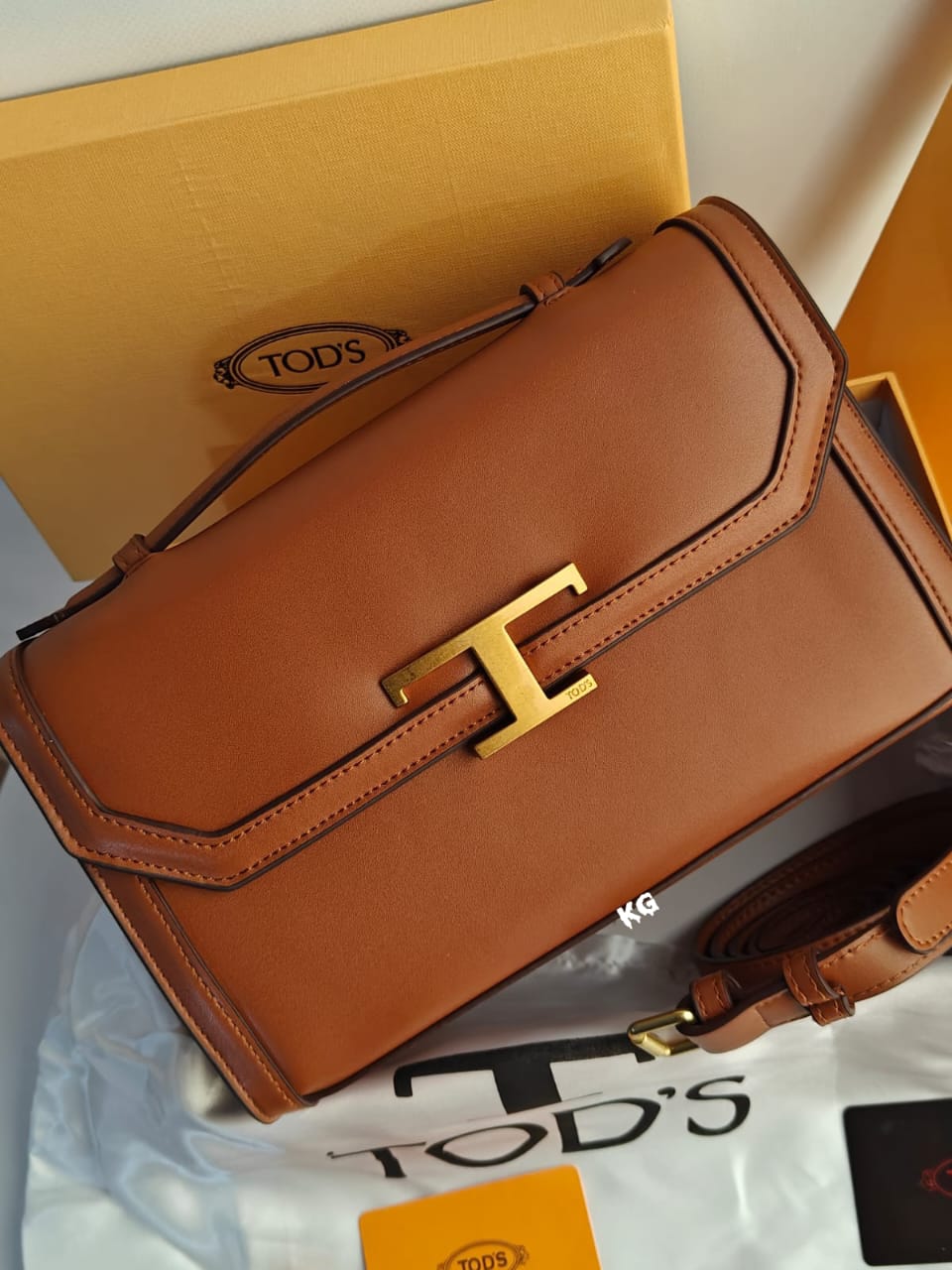 TOD'S TIMELESS HANDBAG CUM SHOULDER BAGS