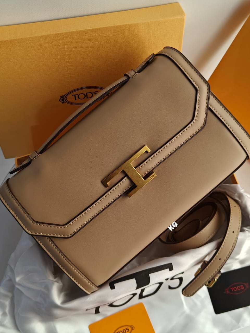 TOD'S TIMELESS HANDBAG CUM SHOULDER BAGS