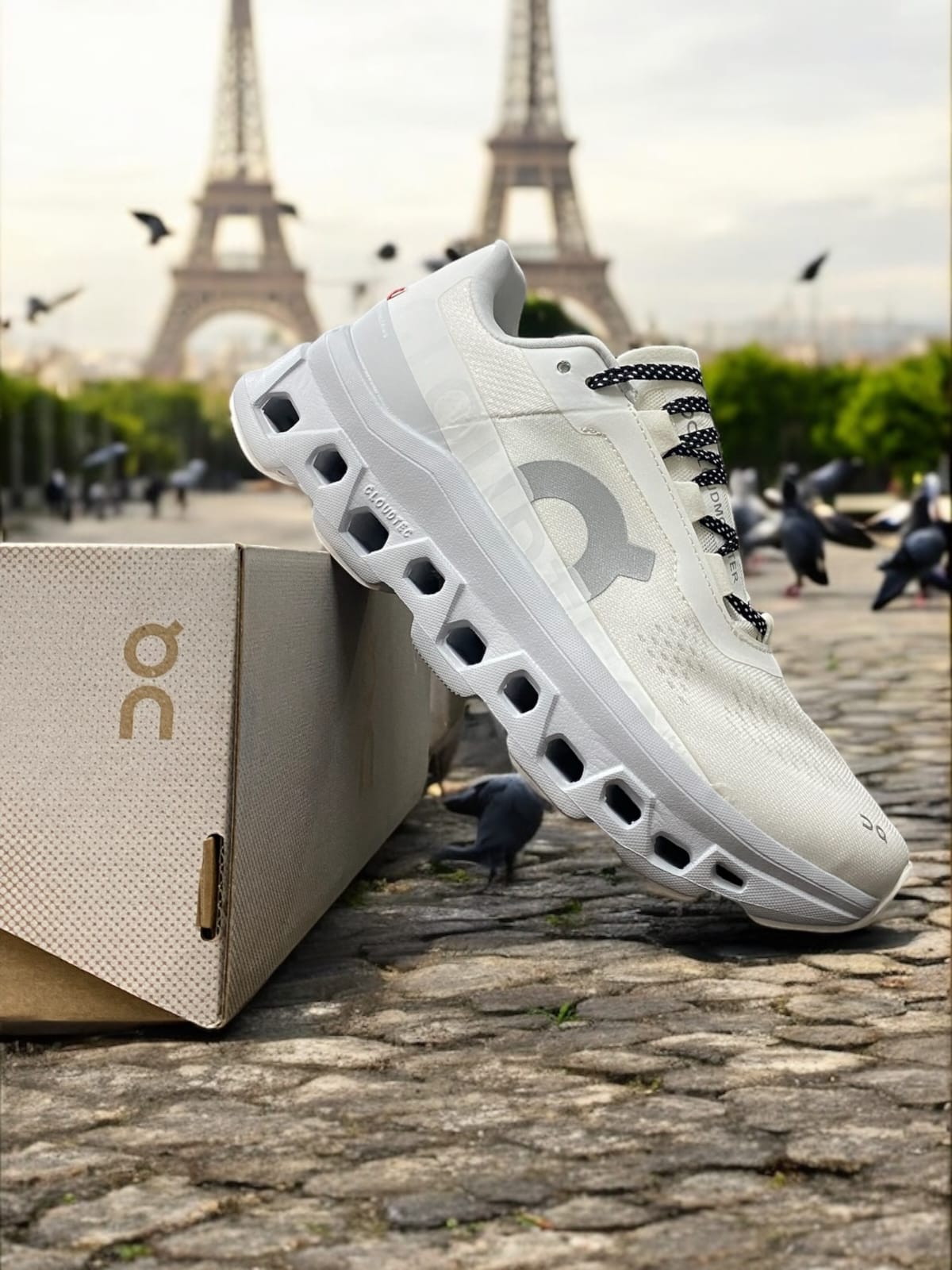 On Cloud monster White
