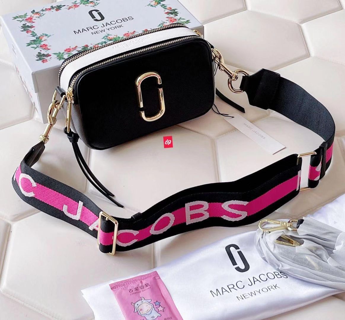 MARC JACOBS SNAPSHOT CAMERA SLING BAG