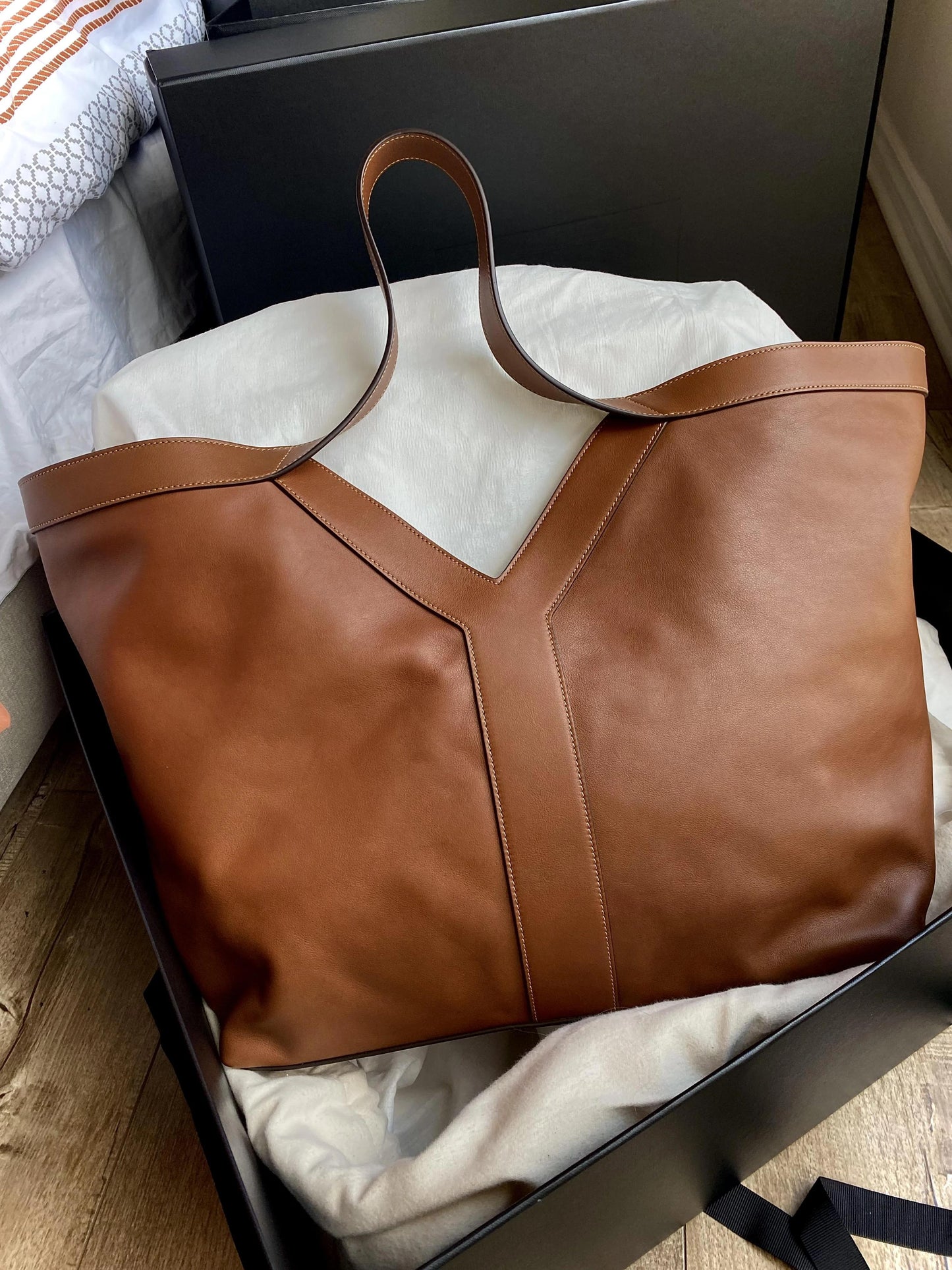 YSL Y LARGE TOTE BAG WITH ATTACHED STRING POUCH