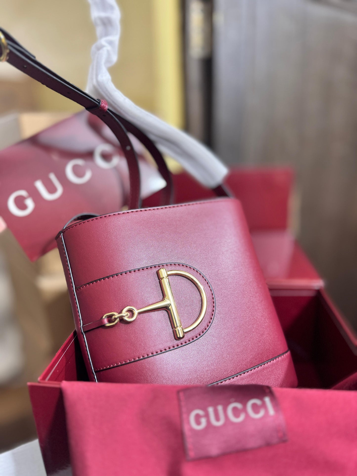 GUCCI 73 BUCKET BAG IN SIGNATURE AND PLAIN