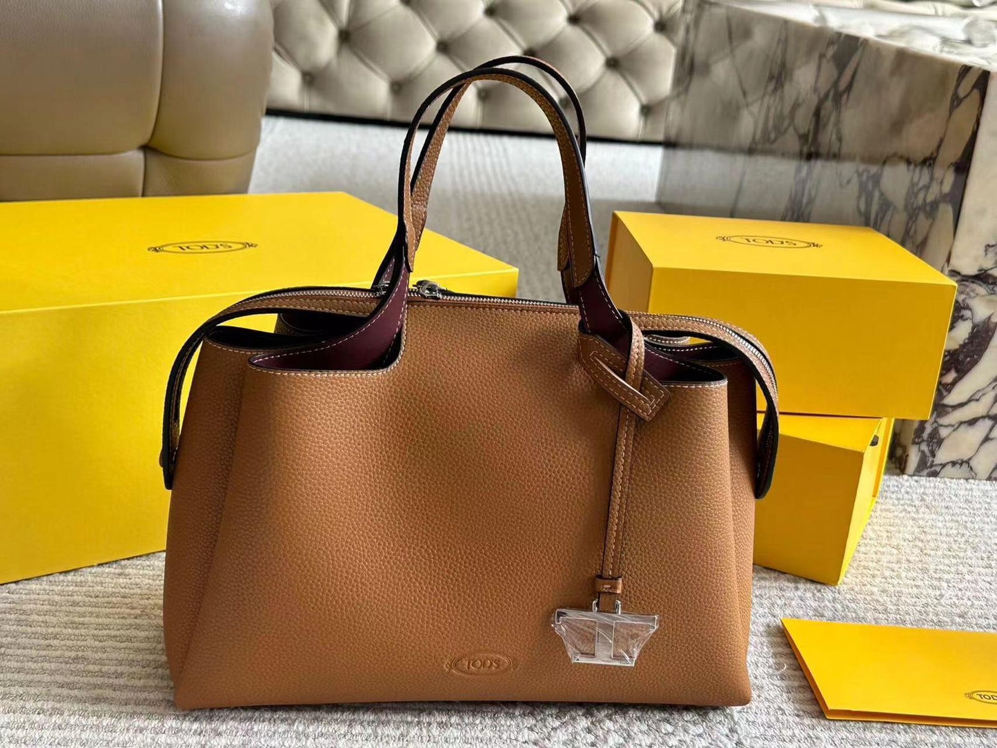 TODS TIMELESS BOSTON MEDIUM SIZED TOTE BAG