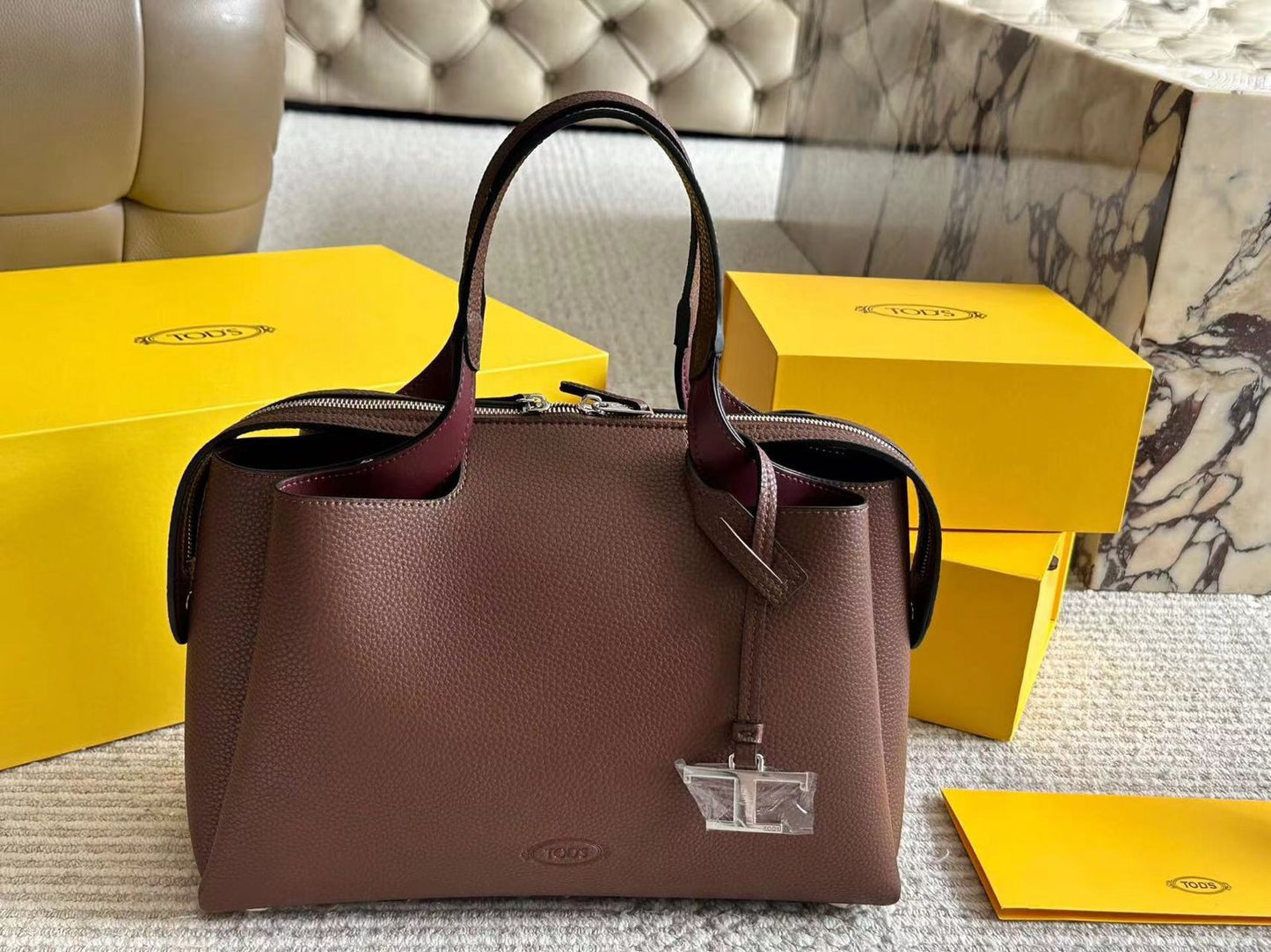 TODS TIMELESS BOSTON MEDIUM SIZED TOTE BAG