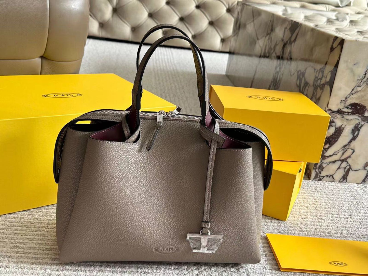 TODS TIMELESS BOSTON MEDIUM SIZED TOTE BAG