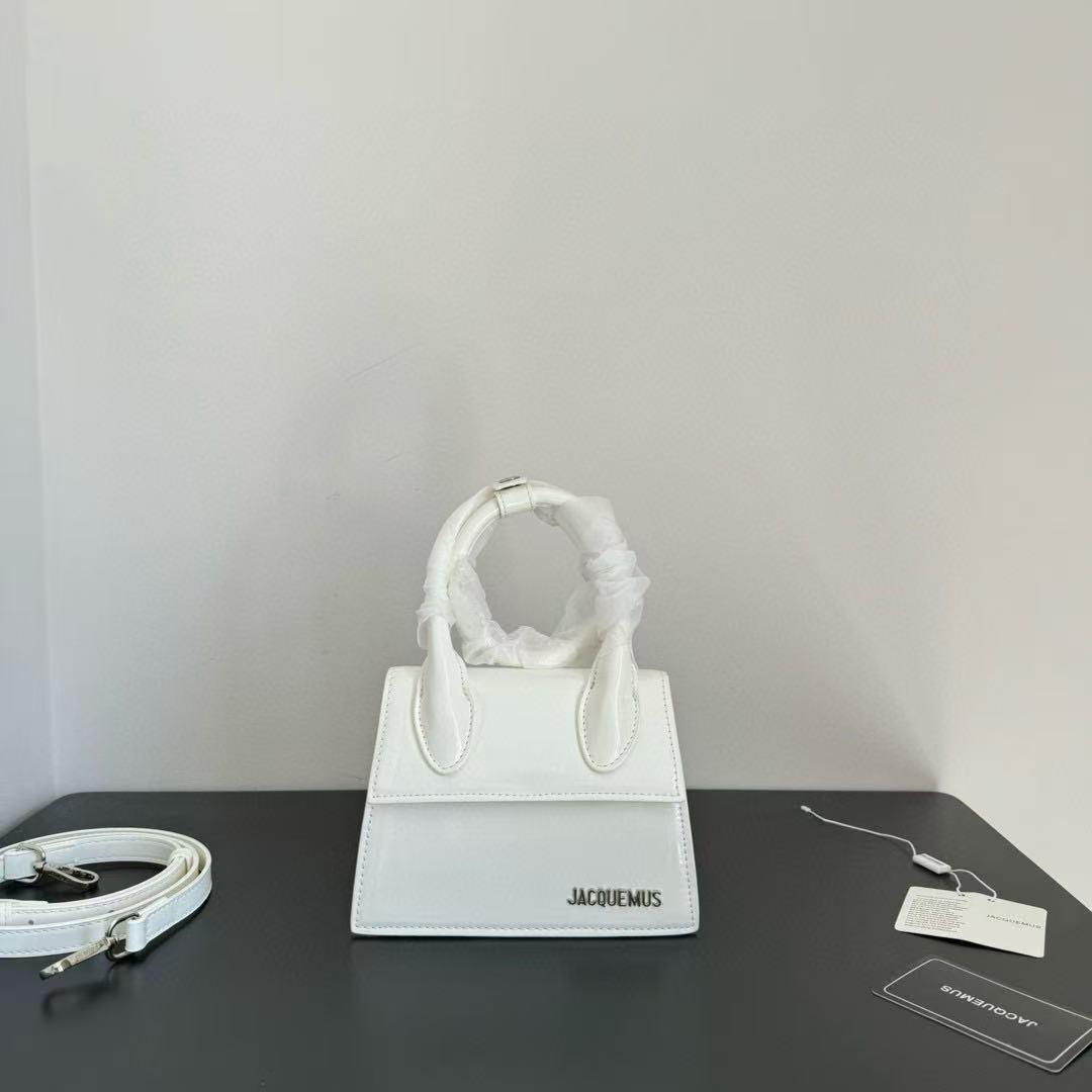JACQUEMUS SHOULDER BAGS