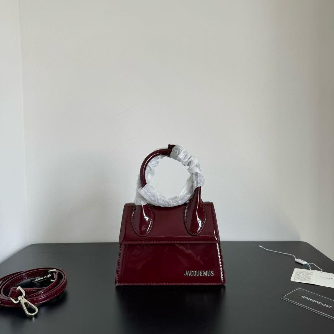 JACQUEMUS SHOULDER BAGS