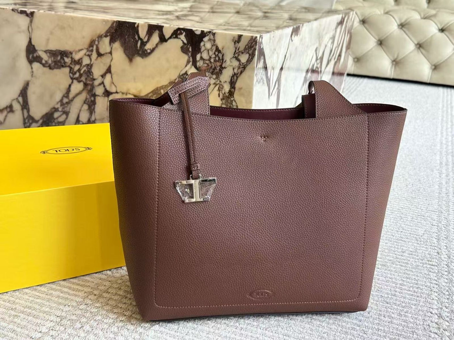 TODS TIMELESS MEDIUM SIZED TOTE BAG
