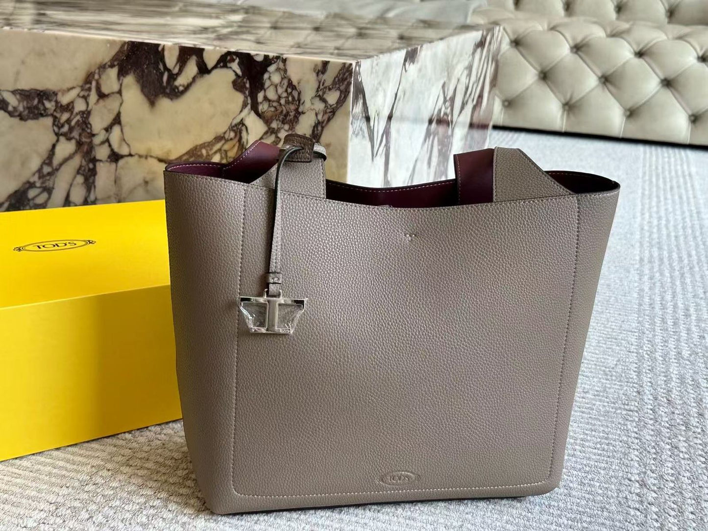 TODS TIMELESS MEDIUM SIZED TOTE BAG
