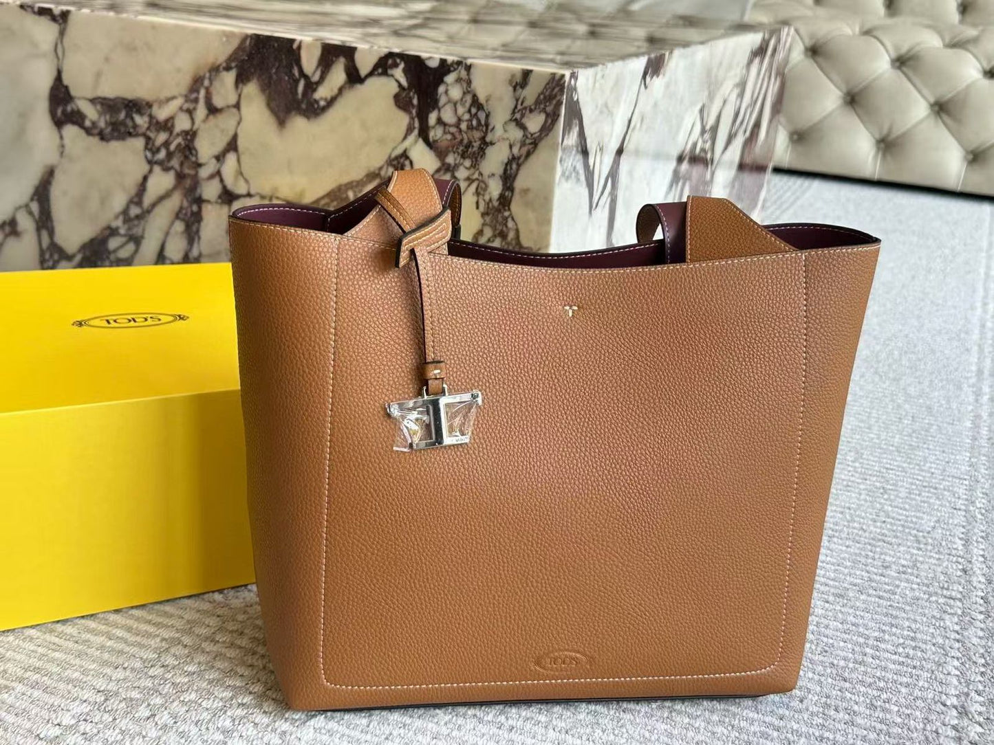 TODS TIMELESS MEDIUM SIZED TOTE BAG