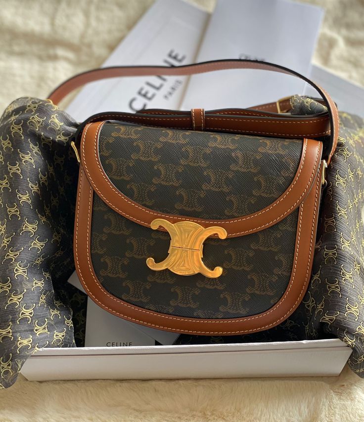 CELINE BESACE CLEA CROSSBODY BAGS