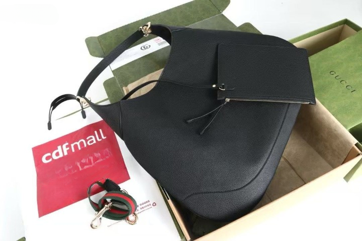 GUCCI B HOBO SHOULDER BAG