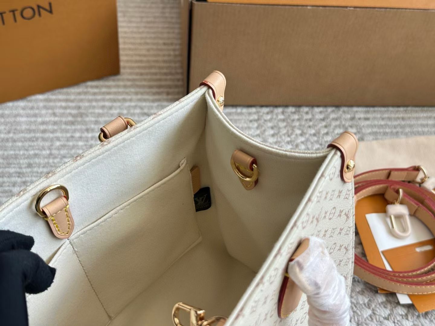 LOUIS VUITTON ON THE GO PM BAG