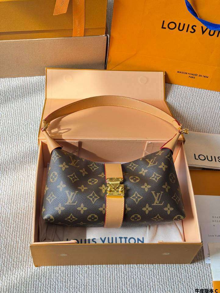 Louis Vuitton Mia Pochette