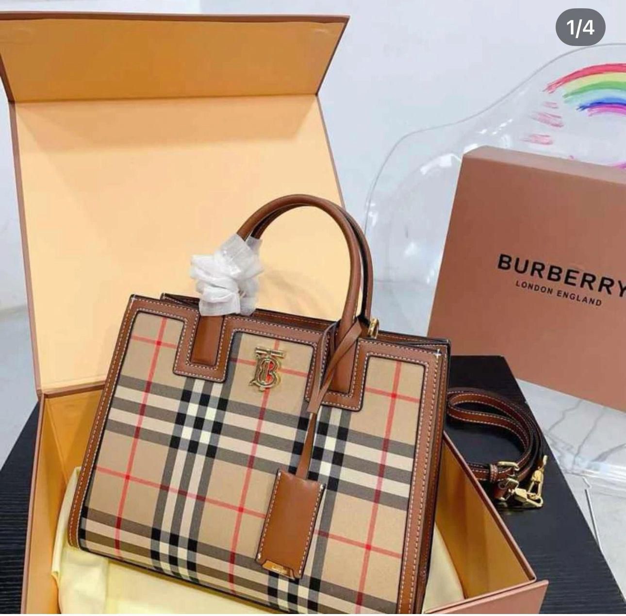 BURBERRY TB FRANCES SIGNATURE HANDBAG