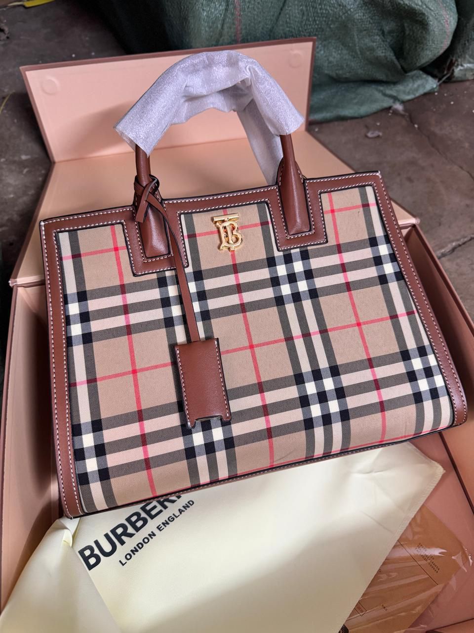BURBERRY TB FRANCES SIGNATURE HANDBAG