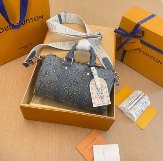 Louis Vuitton LV M22762 Monogram Travel Speedy & Dust Bag