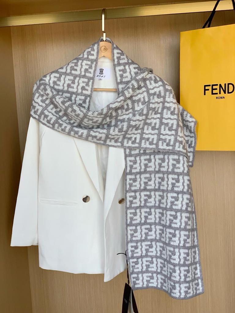 FENDI WOOLLEN MUFFLER/STOLE - LABLEWHORE.COM