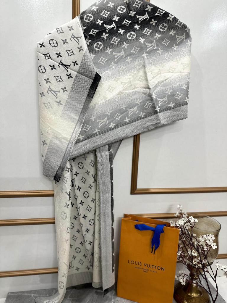 LOUIS VUITTON LATEST WOOLLEN STOLE - LABLEWHORE.COM