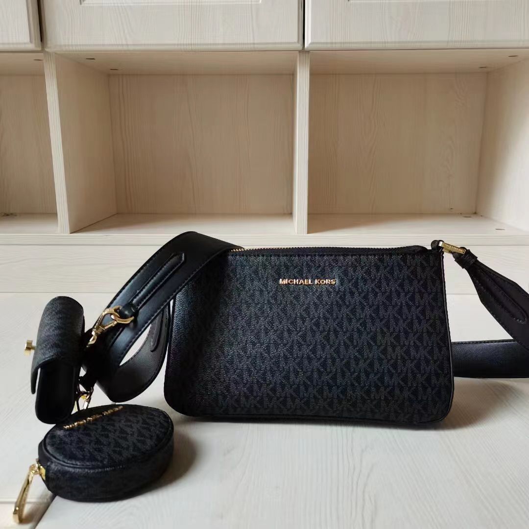 MICHAEL KORS POCHETTE BAG