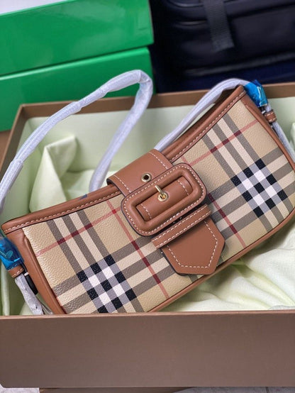 BURBERRY SHOULDER VINTAGE SLEEK AND TRENDY BAG