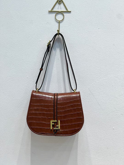 FENDI FALL READY-TO-WEAR SHOULDER BAG