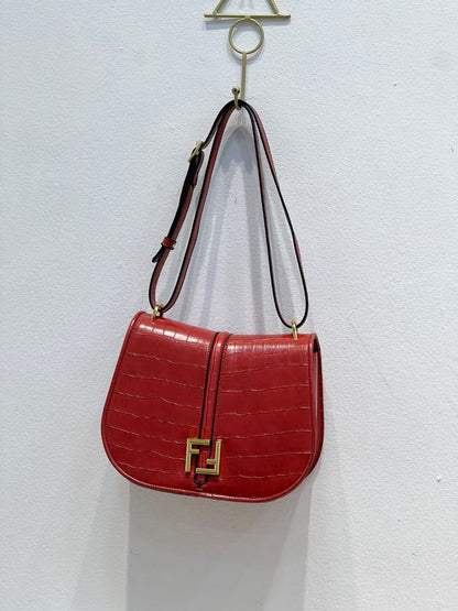 FENDI FALL READY-TO-WEAR SHOULDER BAG