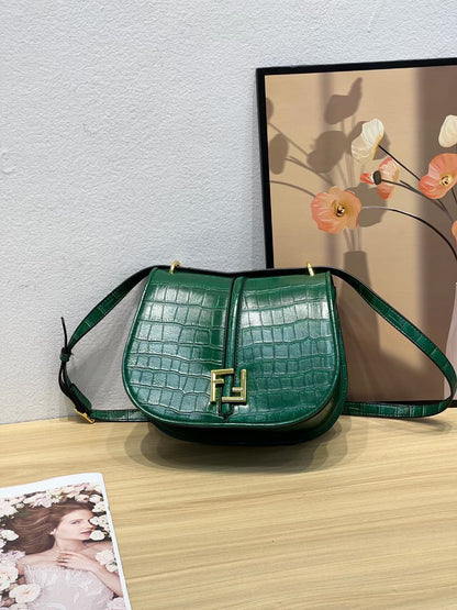 FENDI FALL READY-TO-WEAR SHOULDER BAG