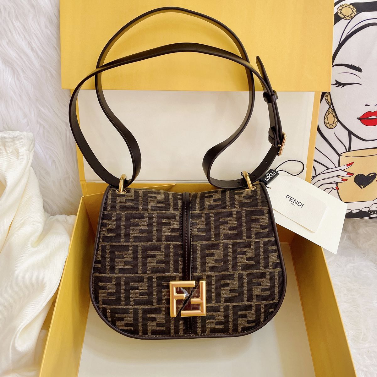 FENDI FALL READY-TO-WEAR SHOULDER BAG