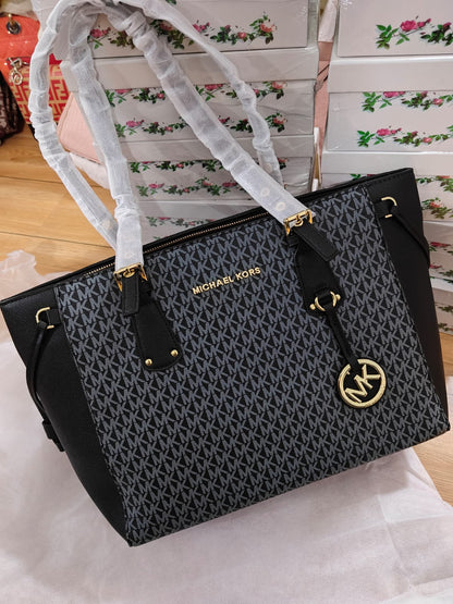 MICHAEL KORS VOYAGER TOTES