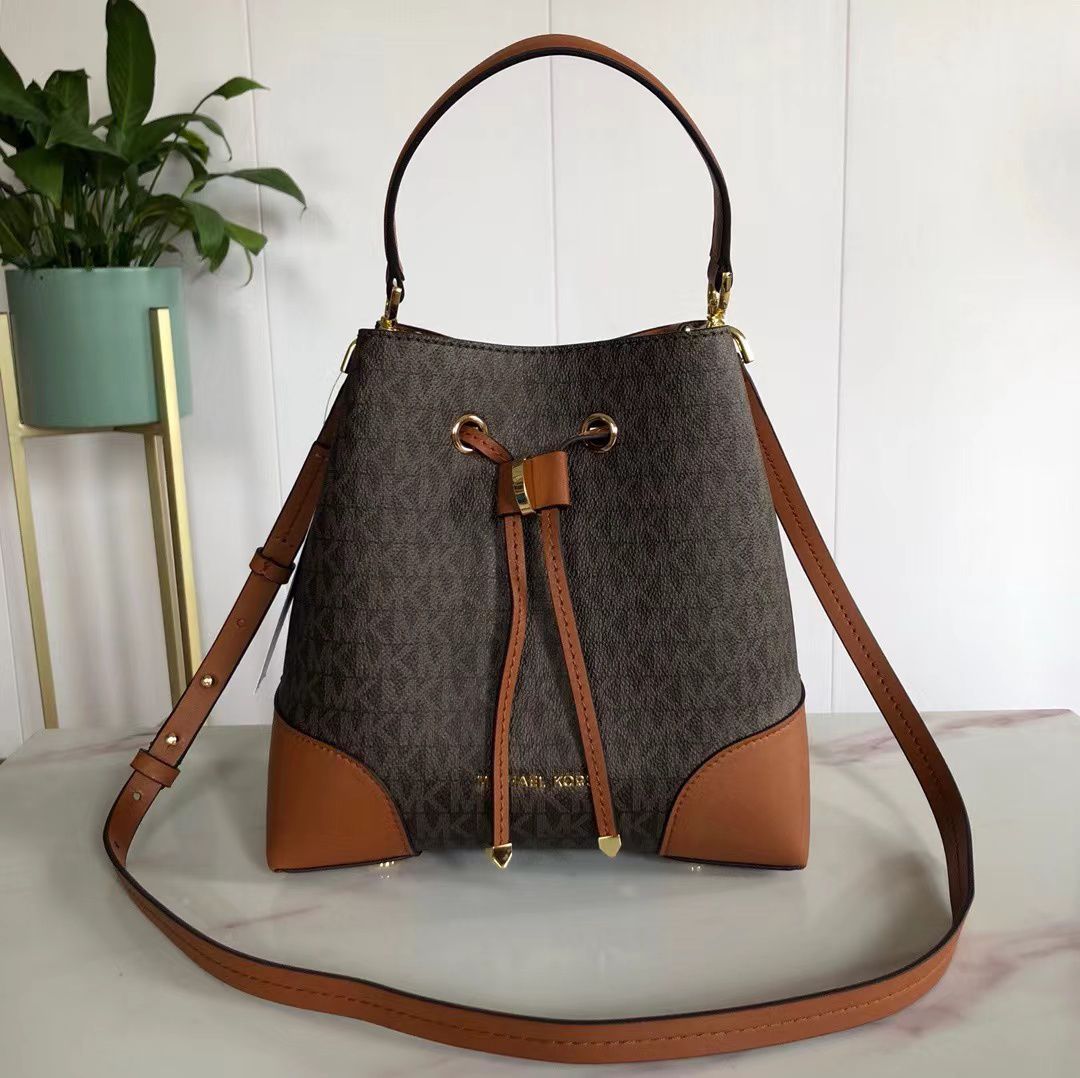 Michael Kors Mercer Bucket Bag