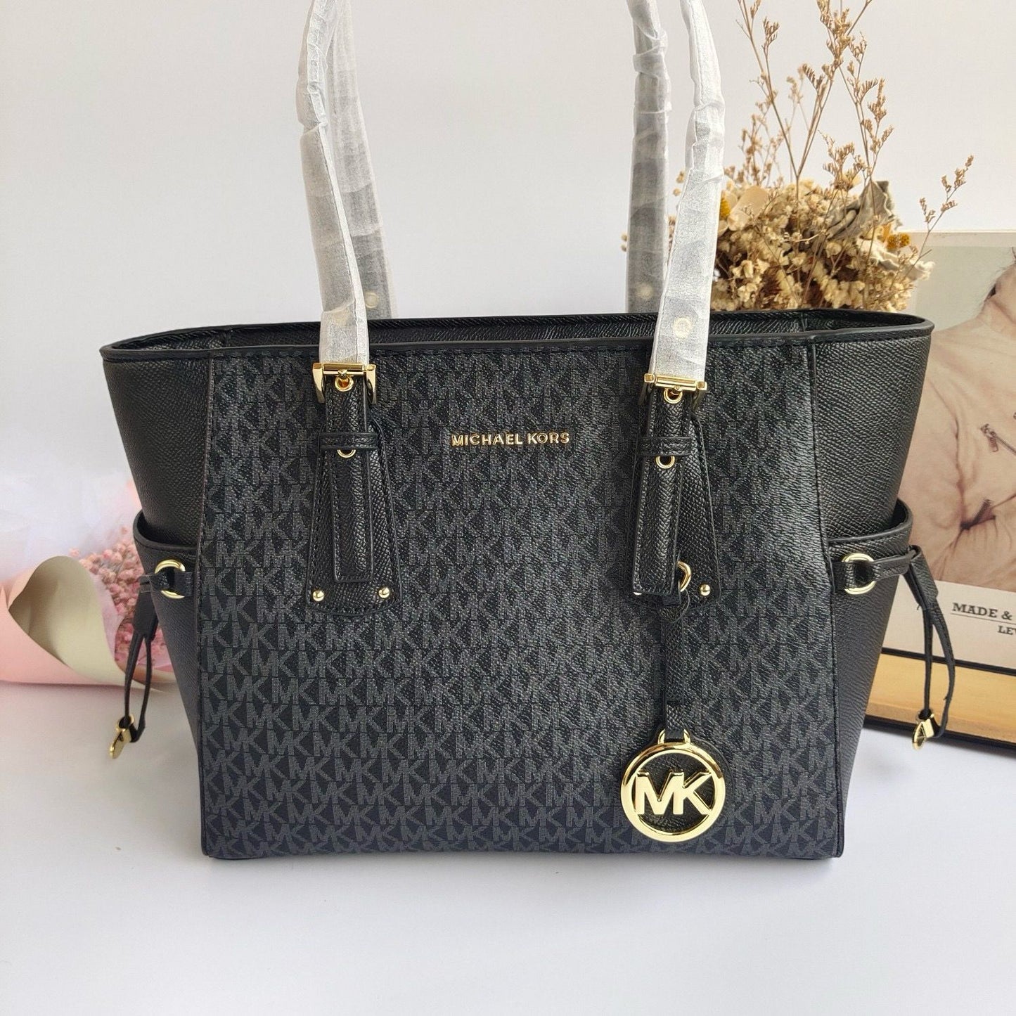 MICHAEL KORS EAST WEST VOYAGER TOTE