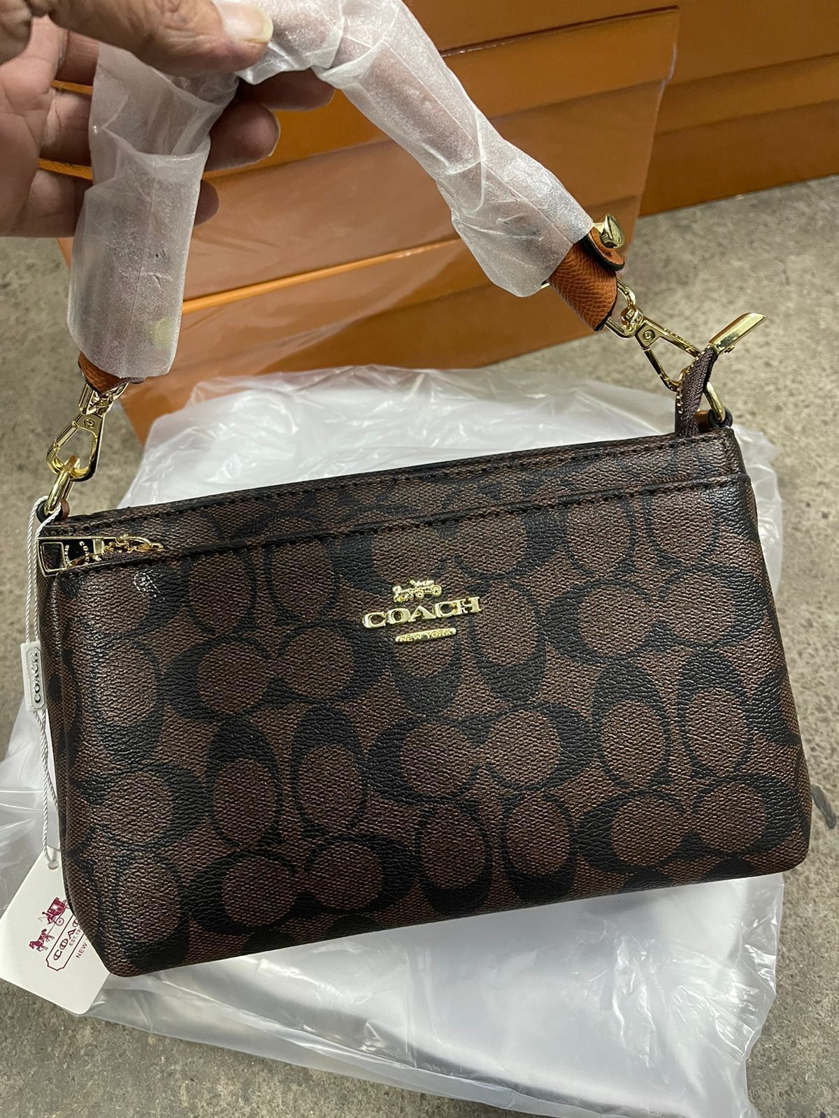 COACH  SHOULDER BAG