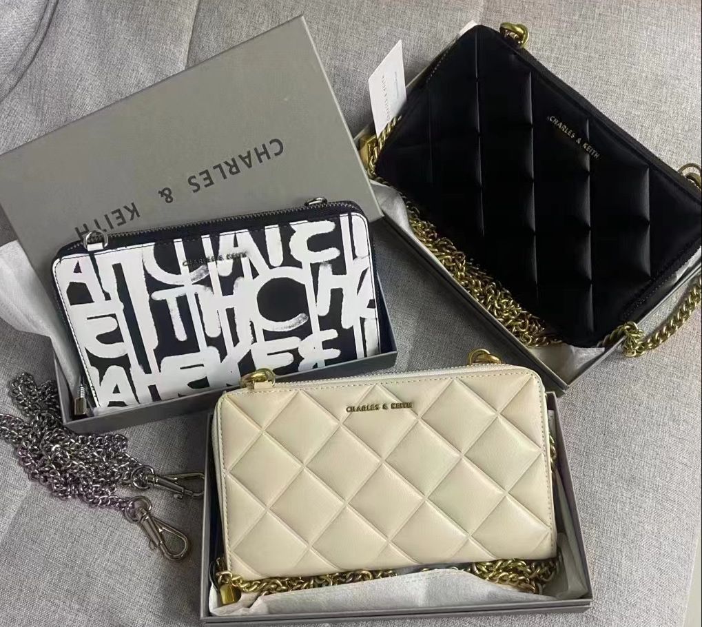 CHARLES & KEITH SWING QUILTED AND PRINTED SLING WALLET