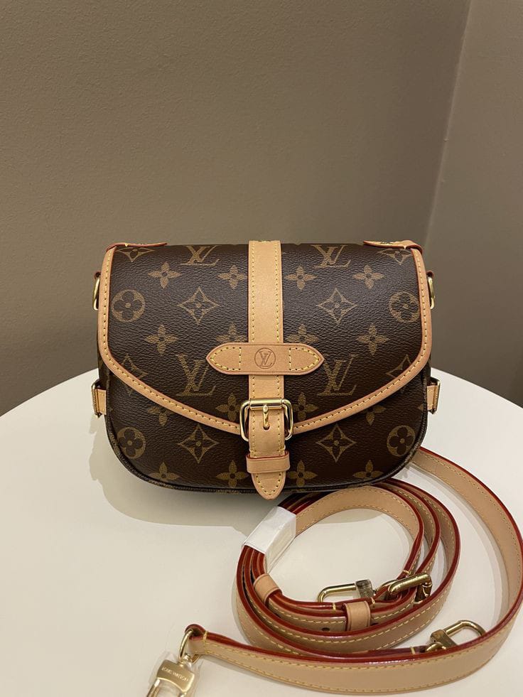 LOUIS VUITTON SAUMUR