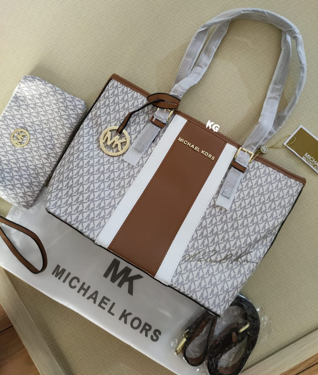 MICHAEL KORS TOTE BAG WITH POUCH