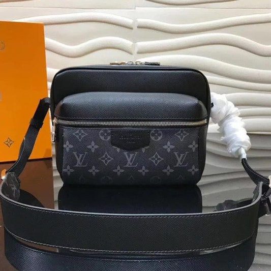 LOUIS VUITTON OUTDOOR MESSENGER