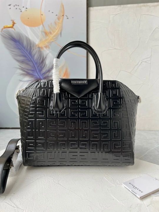 GIVENCHY ANTIGONA EMBOSSED SERIES MEDIUM SIZED HANDBAG