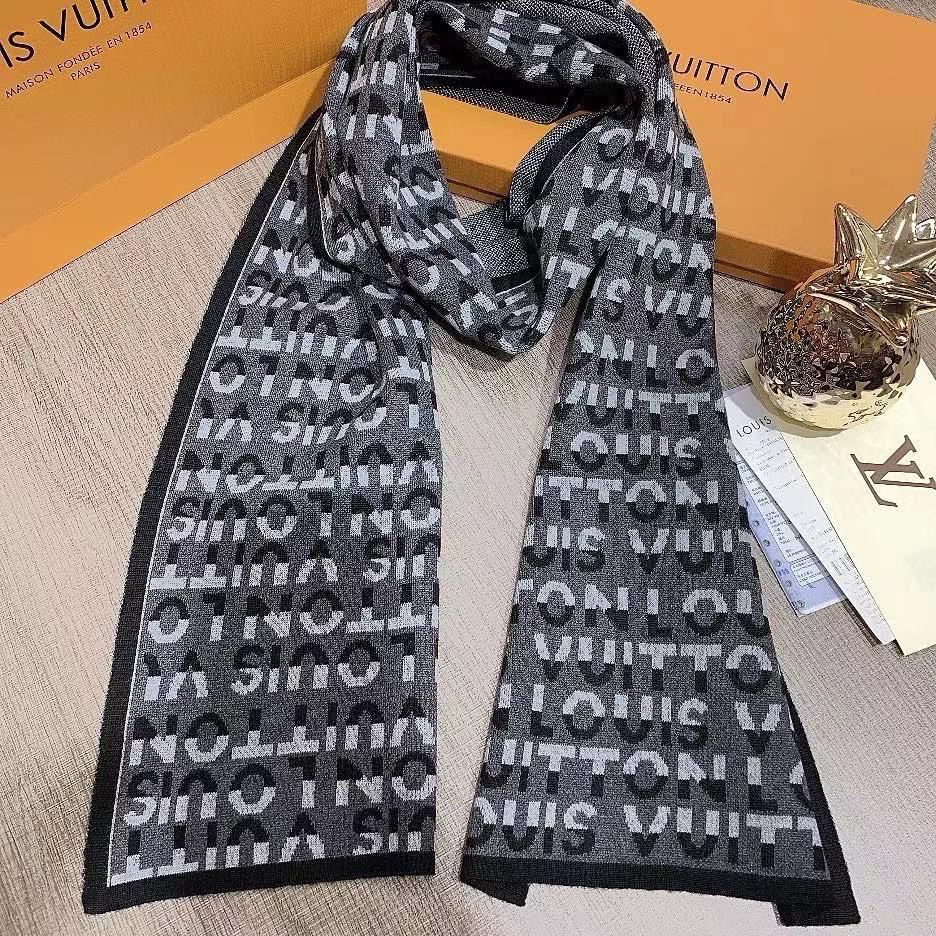 LOUIS VUITTON WARM STOLES