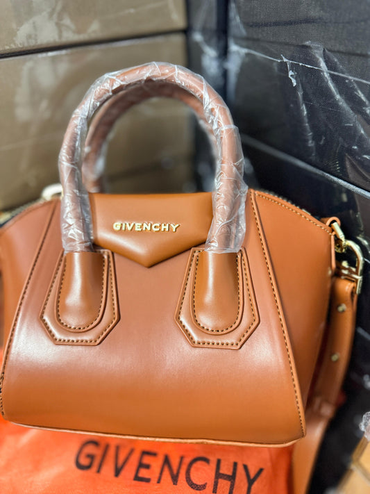 GIVENCHY ANTIGONA LEATHER STRUCTURED HANDBAG