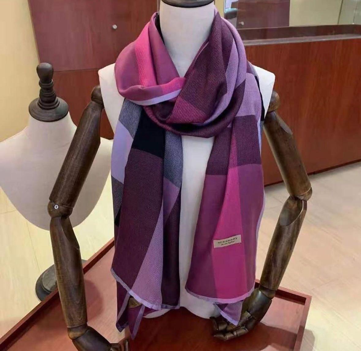 BURBERRY STOLE COLLECTION