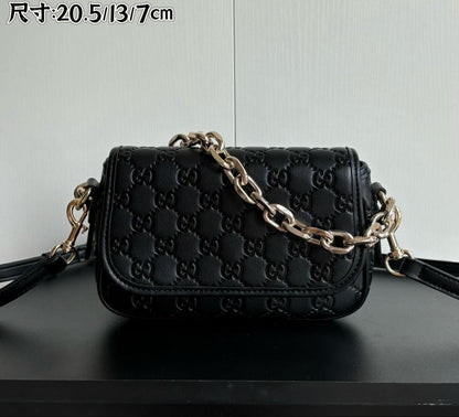GUCCI EMBLEM SHOULDER BAG