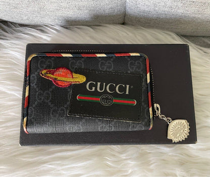 GUCCI GG SUPREME NIGHT COURIER WALLET